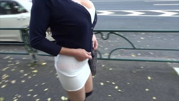変態☆巨乳SARAHの野外露出