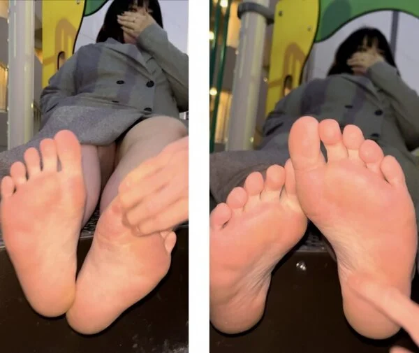 口リ系美女、26.5cmデカ足激弱足裏くすぐり!4分1秒