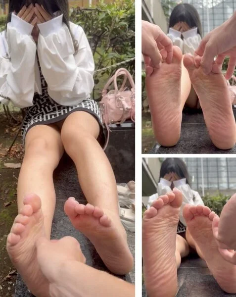パンチラあり!激弱24.5cm足裏くすぐり両足比べ5分4秒