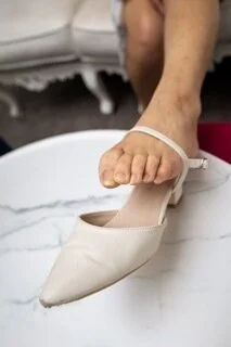 21歳、素足にパンプスで蒸れた足の裏