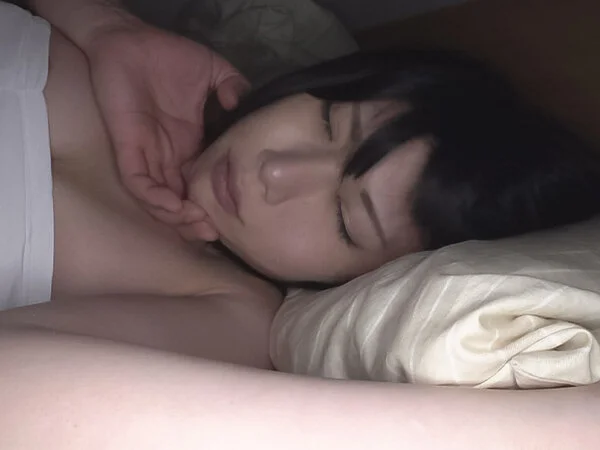 【家庭内で寝込みハメ】Fカップ黒髪マジメ姉の部屋で寝込みハメ撮り・髪の毛擦り付け