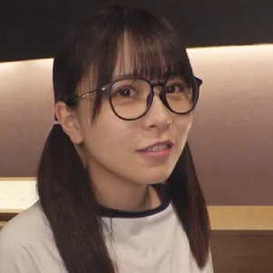 【巨乳3P】メガネを外しデカおっぱいを揉みまくられ授乳手コキをし3Pに挑む地味っ