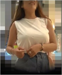 【街撮り動画31】かわいい女子大生の巨乳揺れ