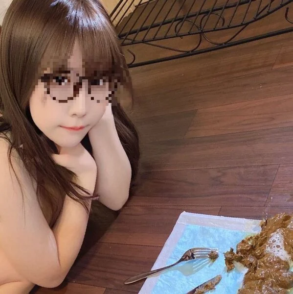 【初回にして神回】 某コンカフェ店員メガネっ子(21)の浣腸GAMANフェラ