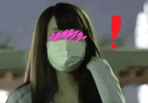 《激かわろり顔幼妻》《駐車場で当て逃げ確保!!》《ちっぱい丸出し車内フェラ&生脱
