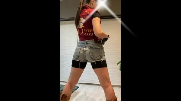 本格派デニムホットパンツが映えるお尻を堪能 新姉の友達はコスプレイヤー2