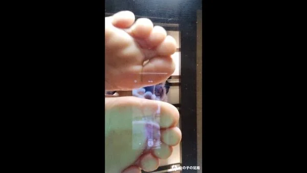 高橋凛ちゃんのガラス床下 足踏み(主観映像)