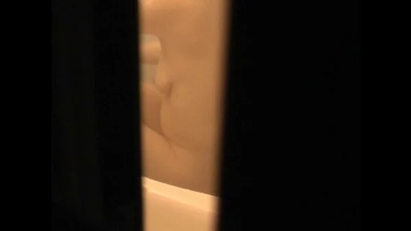 【民家〇撮】30代主婦 窓の隙間からお風呂を激写