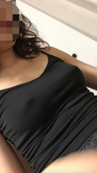 【家庭内■■】ノーブラでインナーキャミ 乳首くっきり 裸よりエロい