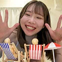【巨大娘】ビーチで遊んでいたら、突然巨大な水着女子が到来!?自分が遊ばれる側にな