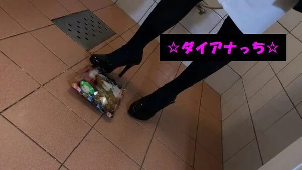 クラッシュ動画 食べ物の踏み潰し【私物のエナメルパンプス】足元固定カメラ&カメラ