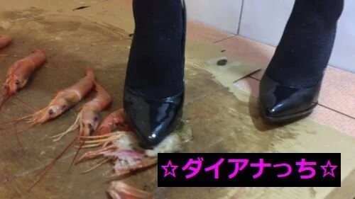 クラッシュ動画 有頭エビ6尾 【エナメルパンプス】