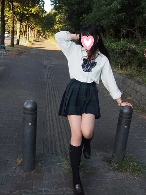 大幅増量!232枚!スレンダー美■■19歳大学生!制服・パンスト・黒タイツ!