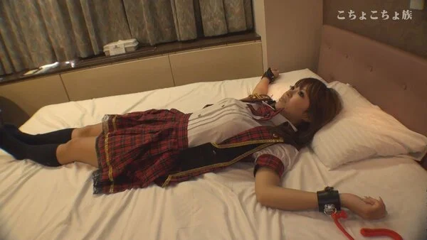 こちょこちょ族 お目々クリクリ敏感巨乳娘 19歳 あき AKB48制服編