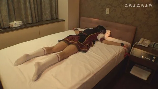 こちょこちょ族 黒髪素人巨乳Fカップ敏感娘 19歳 みぃこ AKB48制服編 そ