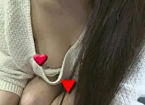 キャバと三足の草鞋を履くバイトのJD胸チラ・乳首見えた!![112]