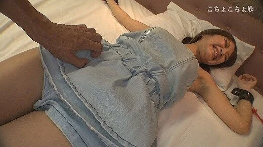 こちょこちょ族 お目々クリクリ敏感巨乳娘 19歳 あき お買い得セット!