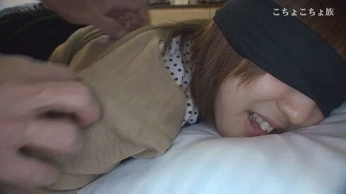 こちょこちょ族 素人グラマラス爆弾娘 21歳 アキラ お買い得セット!