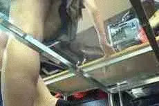 某リサイクルショップ試着用ガラス椅子逆さ撮り映像【010】