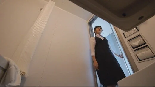 《ハイビジョン着替え10》20歳・カフェスタッフ・Dカップ/18歳・O女子大生・