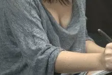 【■■File.023】化粧品モニターバイト爆乳JDの胸チラ&乳首チラ映像をモニ