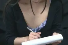 【■■File.033】化粧品モニターバイトOLの胸チラ&乳首チラ映像をモニタリ