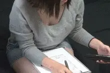 【■■File.036】化粧品モニターバイト地味っ娘JDの胸チラ&乳首チラ映像を