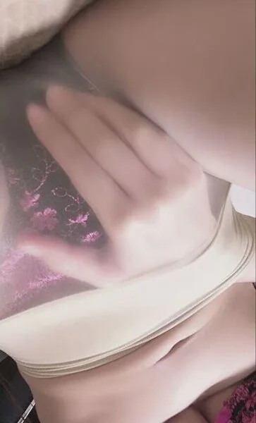 貧困裏アカ女子めぐの自撮りパンスト穿き穿きおまんこさわさわお着換え&プチオナ動画