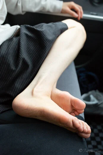 [足フェチ写真集] 大人の魅力が溢れるスレンダー美女「ゆん 30歳」