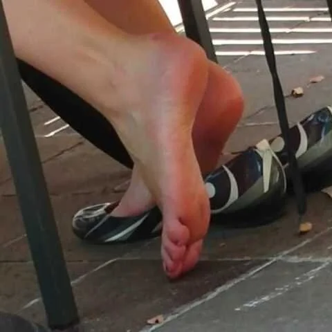 【HD動画】ショップ店員のパンプス脱ぎと足の裏3