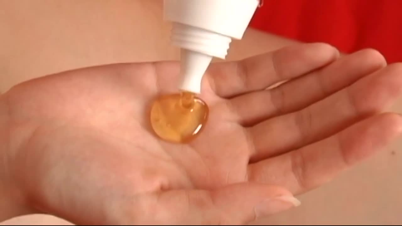 恥ずかしさに耐え無毛部分をあらわ 小暮かすみ サンプル画像 11