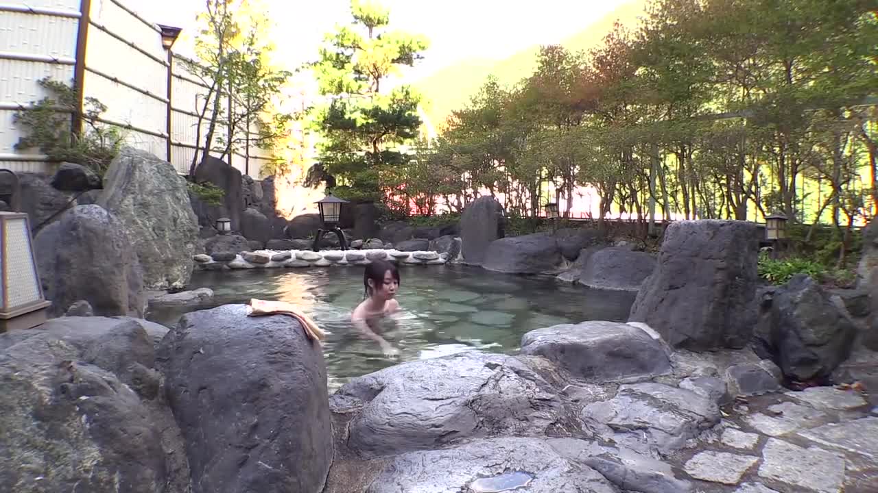スレンダーボインな温泉ヌード サンプル画像 6