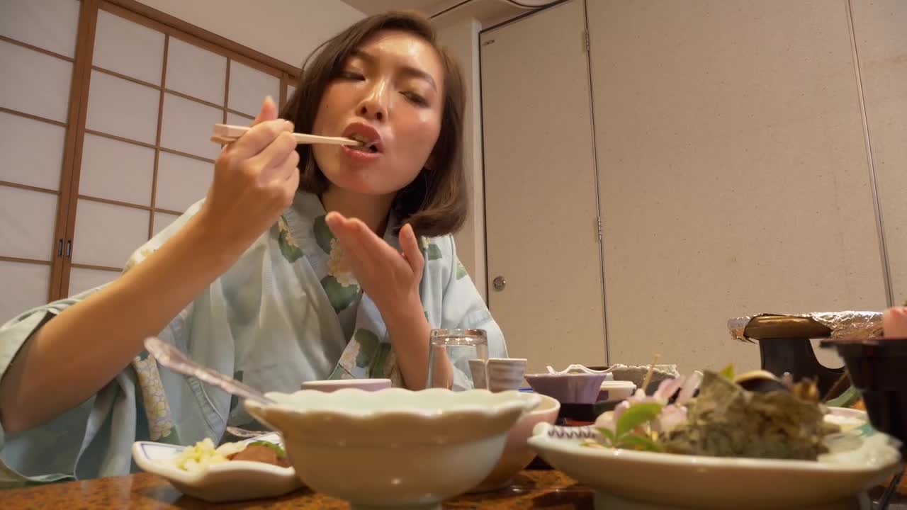 湯らり湯られて～千葉館山の旅～/ 峰玲子 サンプル画像 10