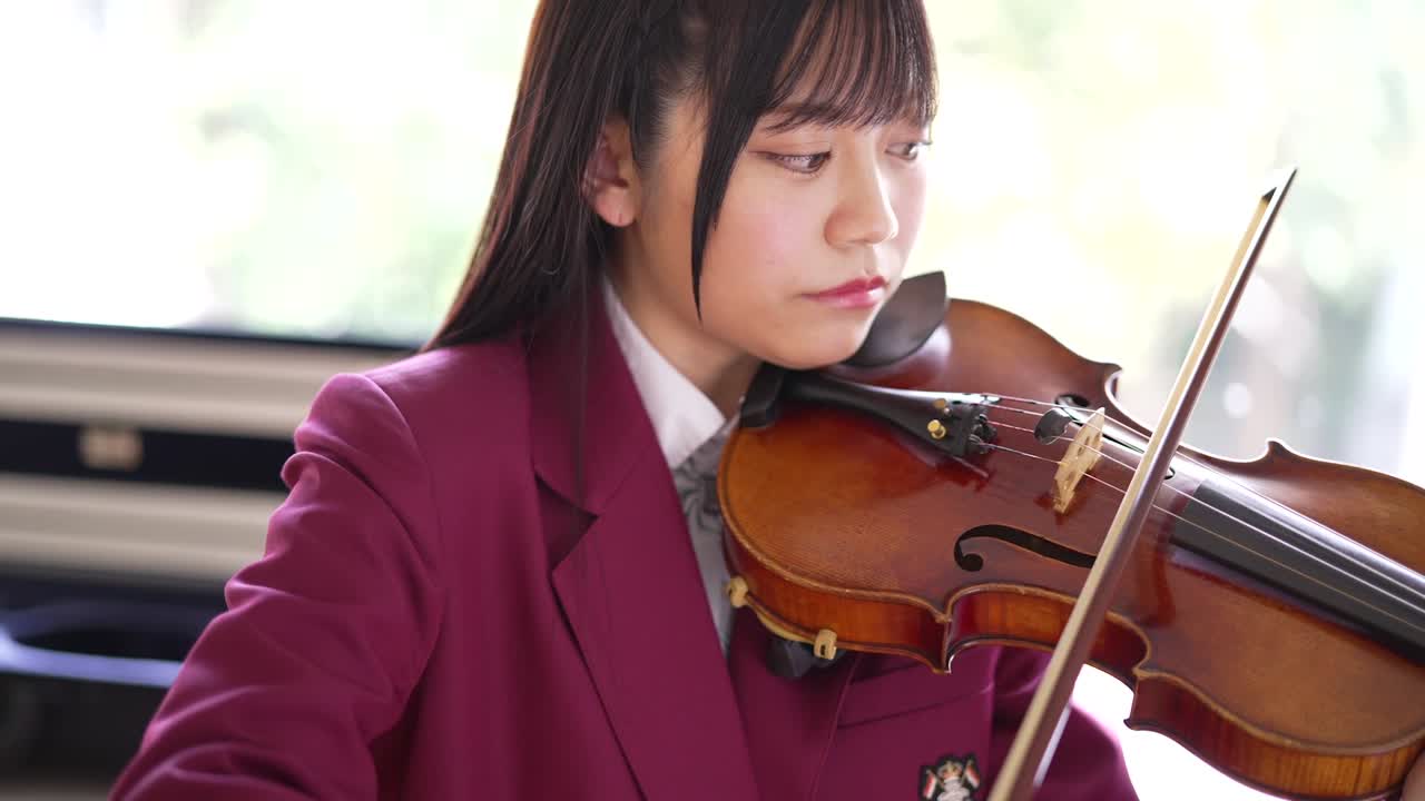 新城唯  ヴァイオリン女子に恋したい！ サンプル画像 1