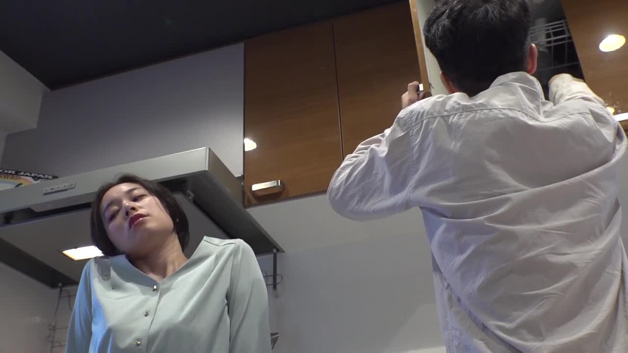 いつも上からの生意気オンナにリベンジ淫行！溜まった鬱憤を股間で発射！/栞奈 サンプル画像 9