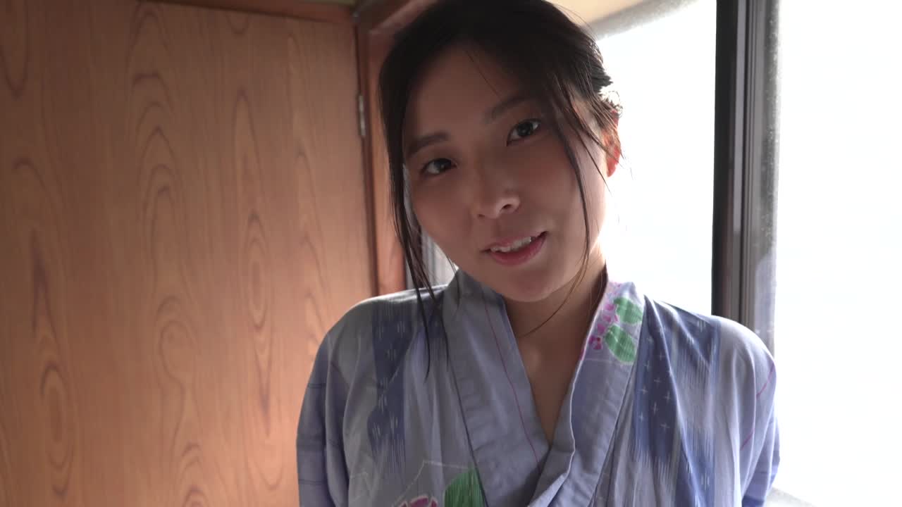 夏佳しお  舞い散る桜と柔肌と サンプル画像 14