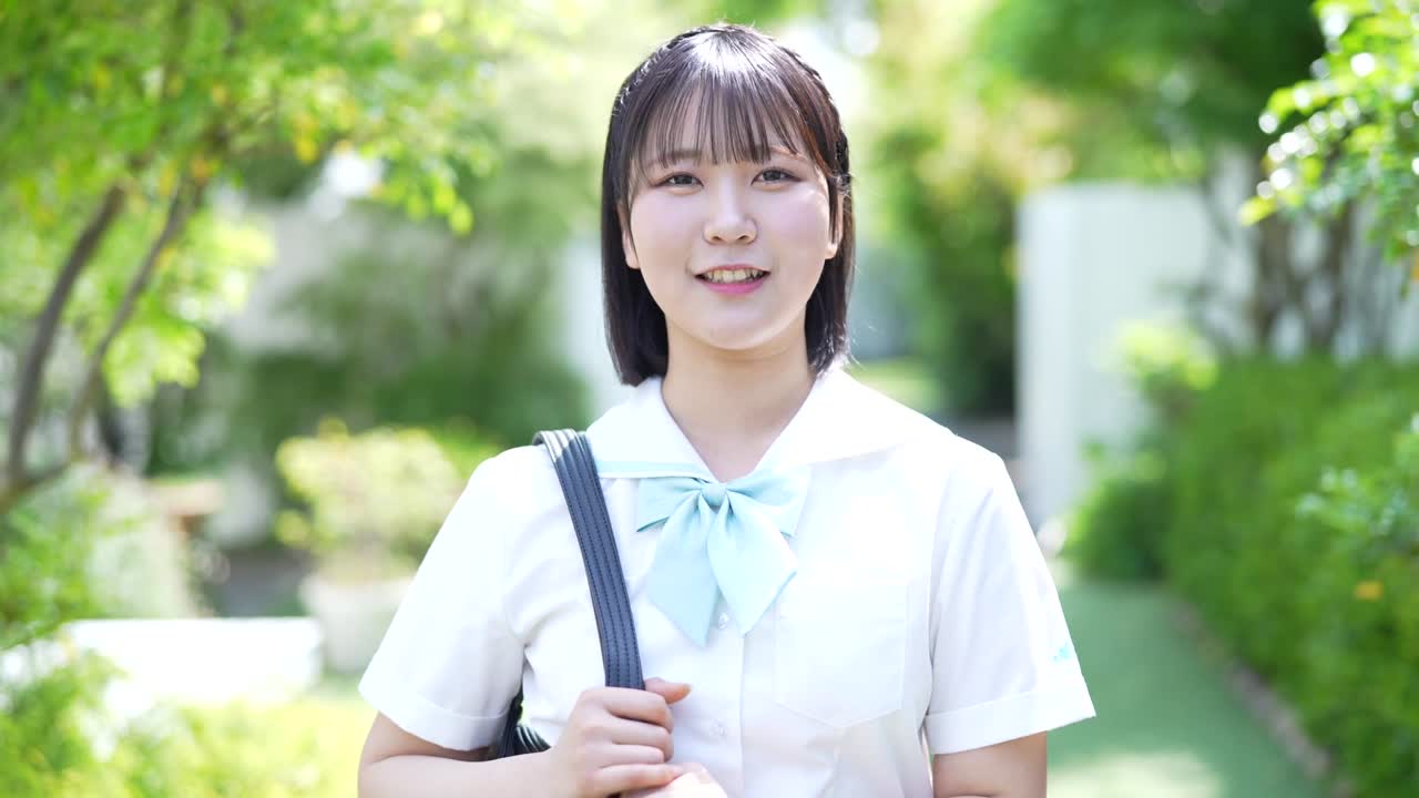 内田日菜乃  飛び出せ！箱入り娘！ サンプル画像 1