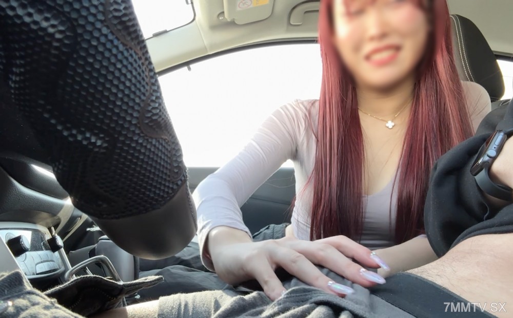fc2-ppv 4676983 Fカップ巨乳美女にお願いして車内手コキ{