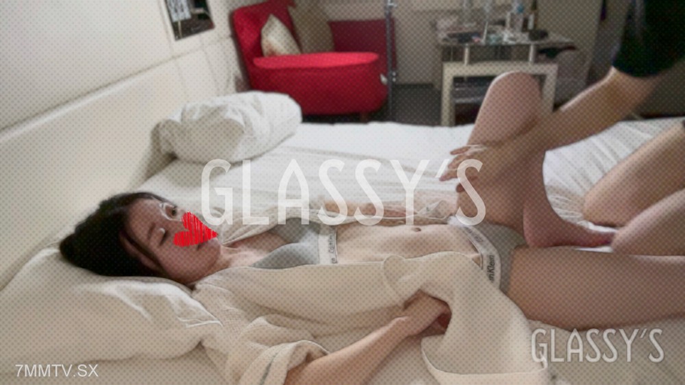fc2-ppv 4701919 #25 可愛過ぎる日本人スレンダー美女と大量潮吹き生ハメSEX│GLASSY