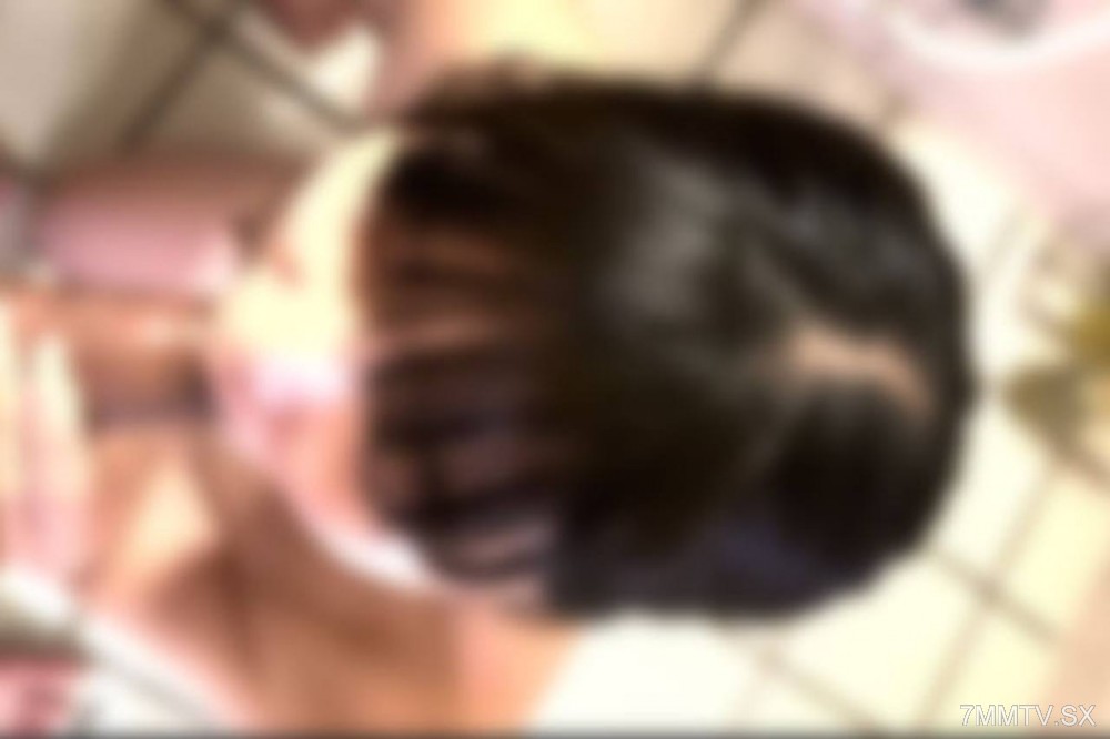 fc2-ppv 4821728 ※1/3まで初回限定70％OFF※【個撮】人妻に陰茎2本持たせました。シャワー浴びるの1人がいいと言っていたので、突撃撮影してみだらな行為に | FC2コンテンツマーケット