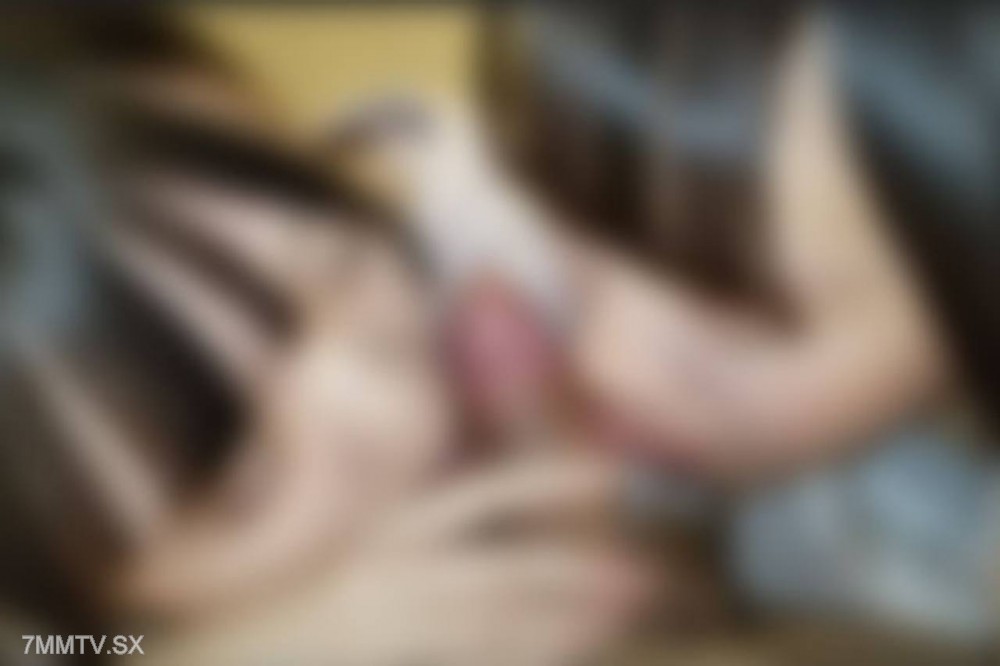 fc2-ppv 4568728 【完全顔出し・３ｐ】【中出し】２人は友達で同じグループで活動する地下アイドルですが、２人とも脱がせて3pハメ撮りさせました {