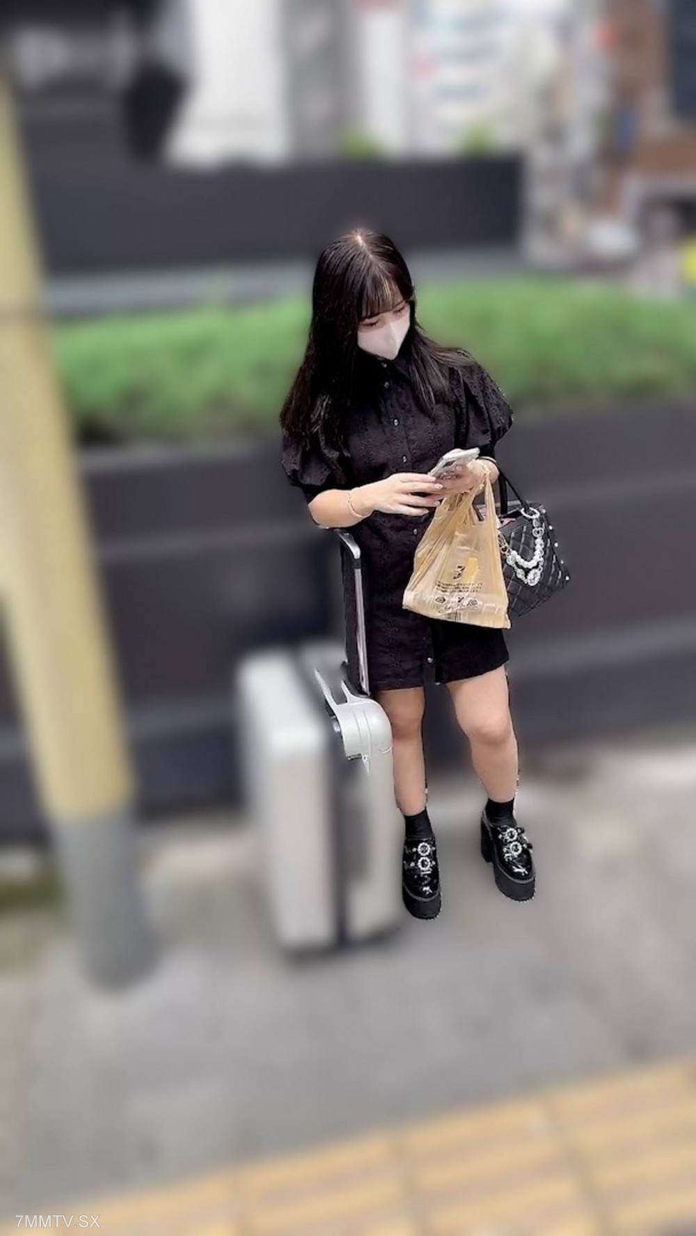 fc2-ppv 4573871 【手コキ】美しい瞳のハーフ美女に上目遣いで隠語を言わせ大興奮。「いっちゃうの..？ザーメンいっぱいぶちまけてね♡♡」 {
