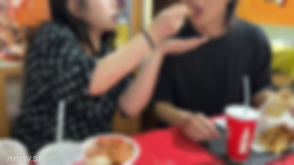 fc2-ppv 4575806 （個撮・限定）3人仲良く彼の彼女と飯食って目の前でNTR {