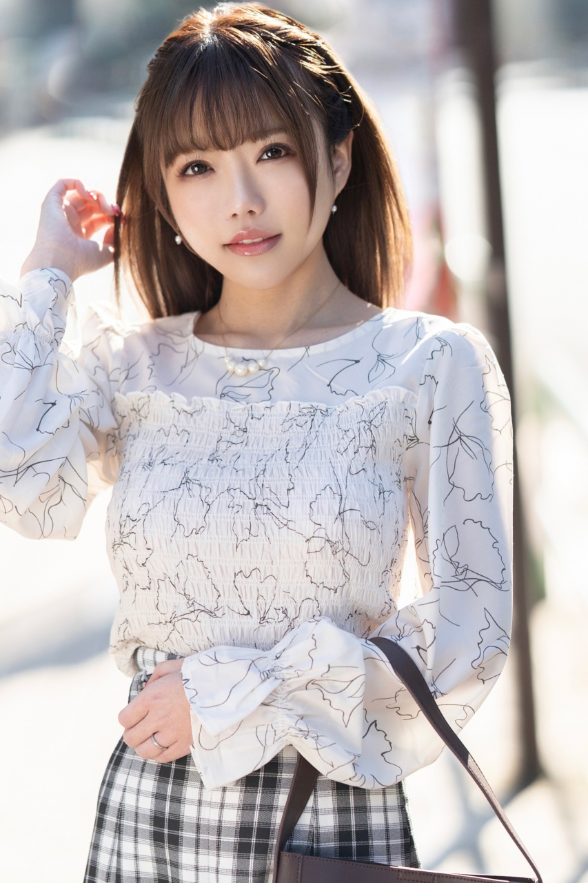 fc2-ppv 3638581 ※期間限定※【マジメ系ドスケベ】市役所勤務マジメ系H カップ奥さま26 歳。清楚で⼤⼈しいおっぱいちゃんが巨 ⼤他⼈棒でのたうち回るほどに感じまくる激ヤバ浮気中出しセックス【おっぱいバインバイン♡】 {