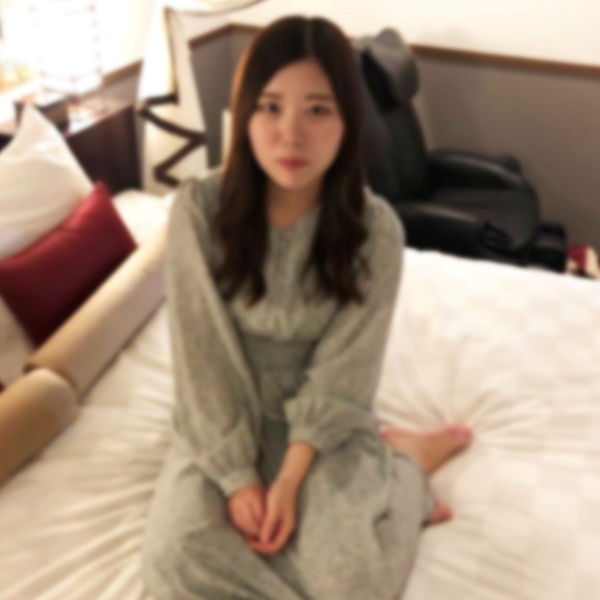 FC2-PPV 4251496 【無修正】スレンダー美マンほのかちゃん！美白美肌の美乳ムスメが電マで即イキ。膣奥を執拗にたっぷりピスられ喘ぎまくり！ {