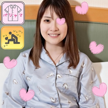 FC2-PPV 4472101 【パジャマ★モナシ】パジャマdeおじゃま♥めちゃカワ会社員まなみちゃん♥明るい！性格良い！♥諸事情により肥大したおっぱいがエロい♥唇をカリに引っかけて攻めるフェラが最高 {
