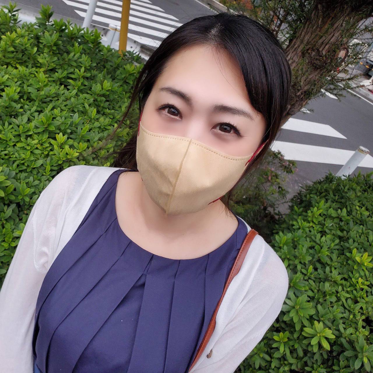 fc2-ppv 4482670 イキ潮で「ごめん。掛かっちゃった？いっぱい出ちゃった♡」不倫妻は他人棒で絶頂し放題。巨根ディルドオナニーで誘○惑する人妻に大量射精【無】 {