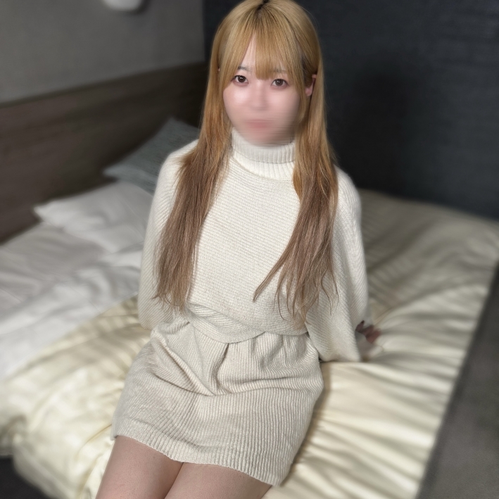 FC2-PPV 4509645 ブーツで即尺！【無】【ごっくん】金髪にブーツの汚ギャルはウインナー乳首。馬乗りイラマで発射したアレを美味しくごっくん。※特典あり {