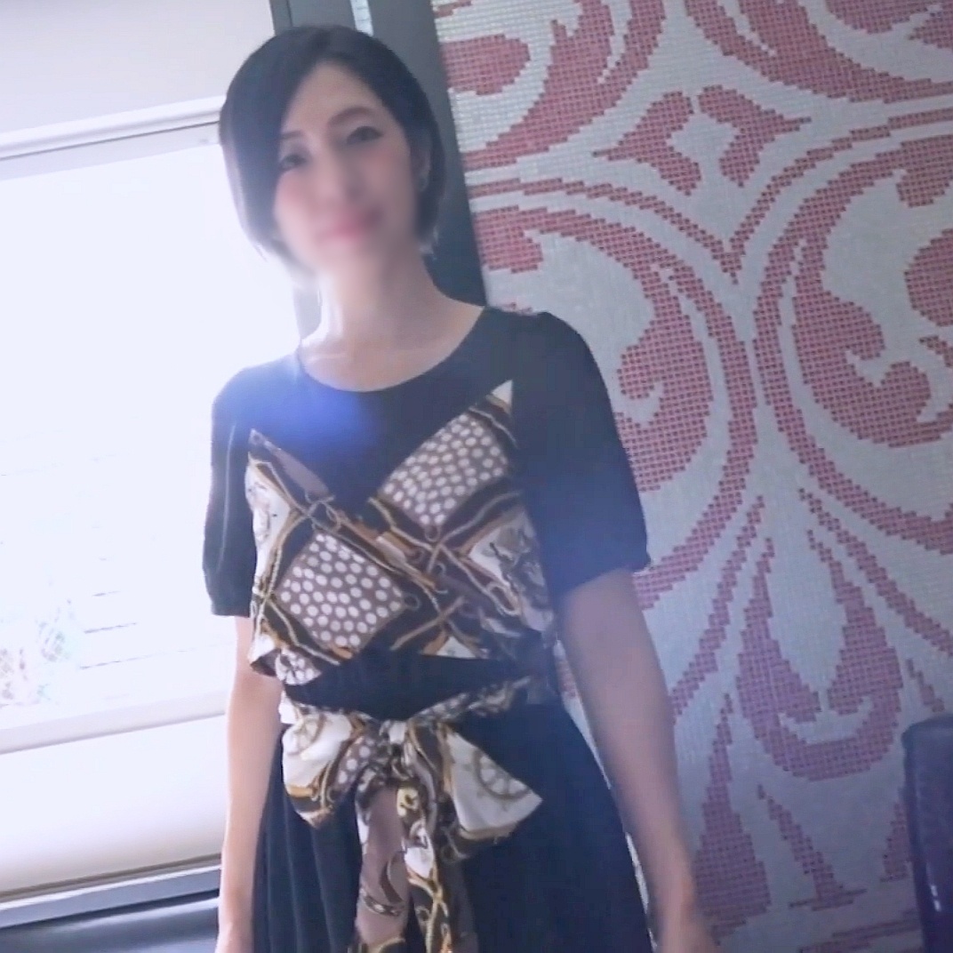 FC2-PPV-4975812 高身長、品のある黒髪三十路美人。 〇ガッ校の教師という立場がありながら、休日には昼間から中出しSEXを楽しむドM性欲モ.ンスター。