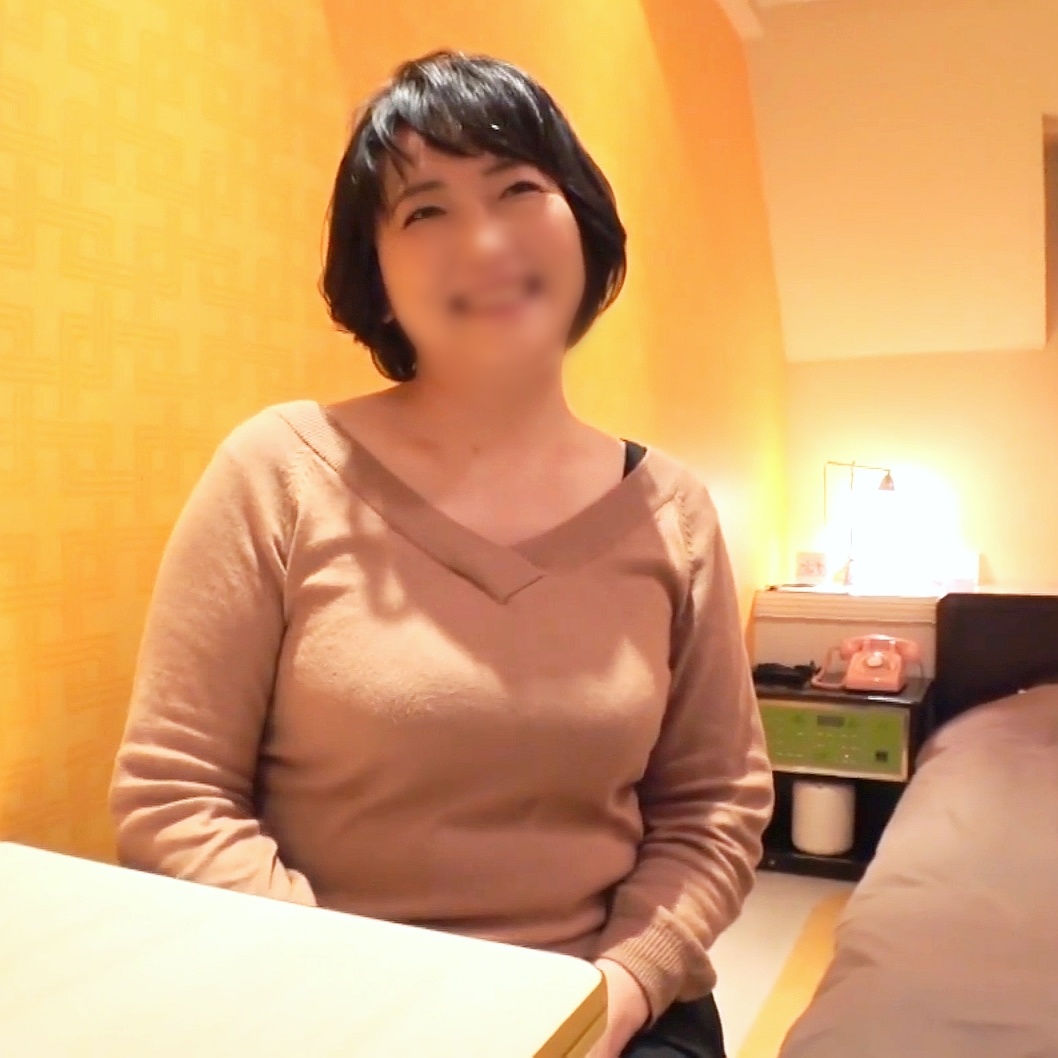 FC2-PPV-4979279 結婚生活17年の真面目系四十路奥様。 旦那チンポでは満足できなくなった結果不倫セックスで性欲発散。中出しの瞬間までを余すことなく公開。